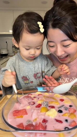 시은이랑 딸기 화채 먹방! 진짜 너무 맛있어서, 더 먹고 싶었어요🤤
Strawberry Hwachae Mukbang #hwachae #딸기화채 #아기랑 #mukbang #화채꽃
