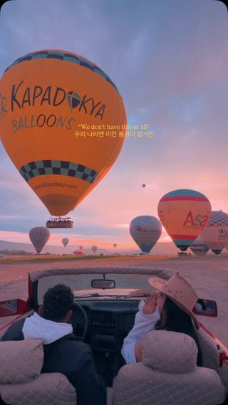 살면서 카파도키아를 꼭 가야하는 이유..🇹🇷🎈
수백 개의 열기구가 하늘을 수놓는, 
인생에서 가장 황홀한 아침 풍경을 볼 수 있거든요🥹
Seni seviyorum, Türkiye! ❤️

📍🇹🇷 Kapadokya, Türkiye 튀르키예 카파도키아
- 카파도키아 가면 열기구를 많이 타시는데 올드카투어도 강추!
- 후기보면 올드카를 배경으로만 찍으시는데 달릴 때 풍경이 정말 예술이니 저처럼 꼭 남겨주세요🎥
- 저는 현지 도착해 날씨 예보 보고 그 전날 괴뢰메 마을 돌아다니면서 현지 여행사에서(엄청 많음) 직접 예약했는데 오히려 인터넷보다 더 저렴하게 예약했습니다. 약10만원 
- 가격은 그때그때 다른 것 같아 꼭 비교해보고 예약하세요.