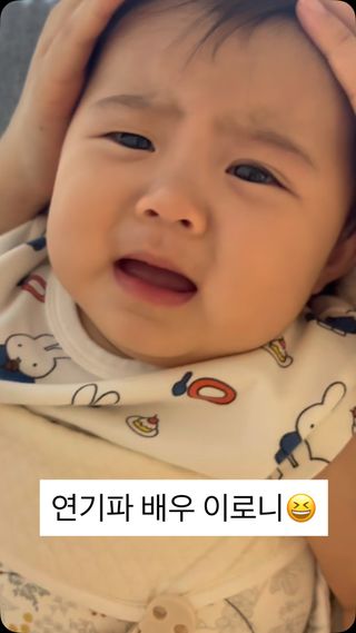 ㅋㅋㅋㅋㅋㅋㅋ엄살쟁이...풉🤭
.
.
엄마가 연기를 너무 잘했나✌🏻
.
.
#뱀띠아기 #와이파이 #고통 #엄살쟁이 #8개월