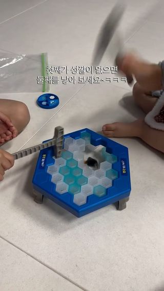 서로 다른게임하는듯,,,
둘째는매운맛

#자매 #퐁력적인영상
