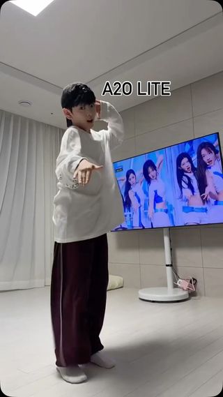 #a2olite #neon 

노래 좋아서 진짜 지금 혼자 따자마자
집에서 추기 ㅋㅋㅋㅋ못추지만 춰봤는데 
#아이찡 진짜 잘추네🫢

뒤에 A2O랑 동작 맞을때 약간 쾌감있음ㅋㅋㅋㅋㅋ

그럼 잊지말고 🔥
오늘밤 9:10분도 #100일의거짓말 많관부🖤

#박진영 배우님 아역🖤